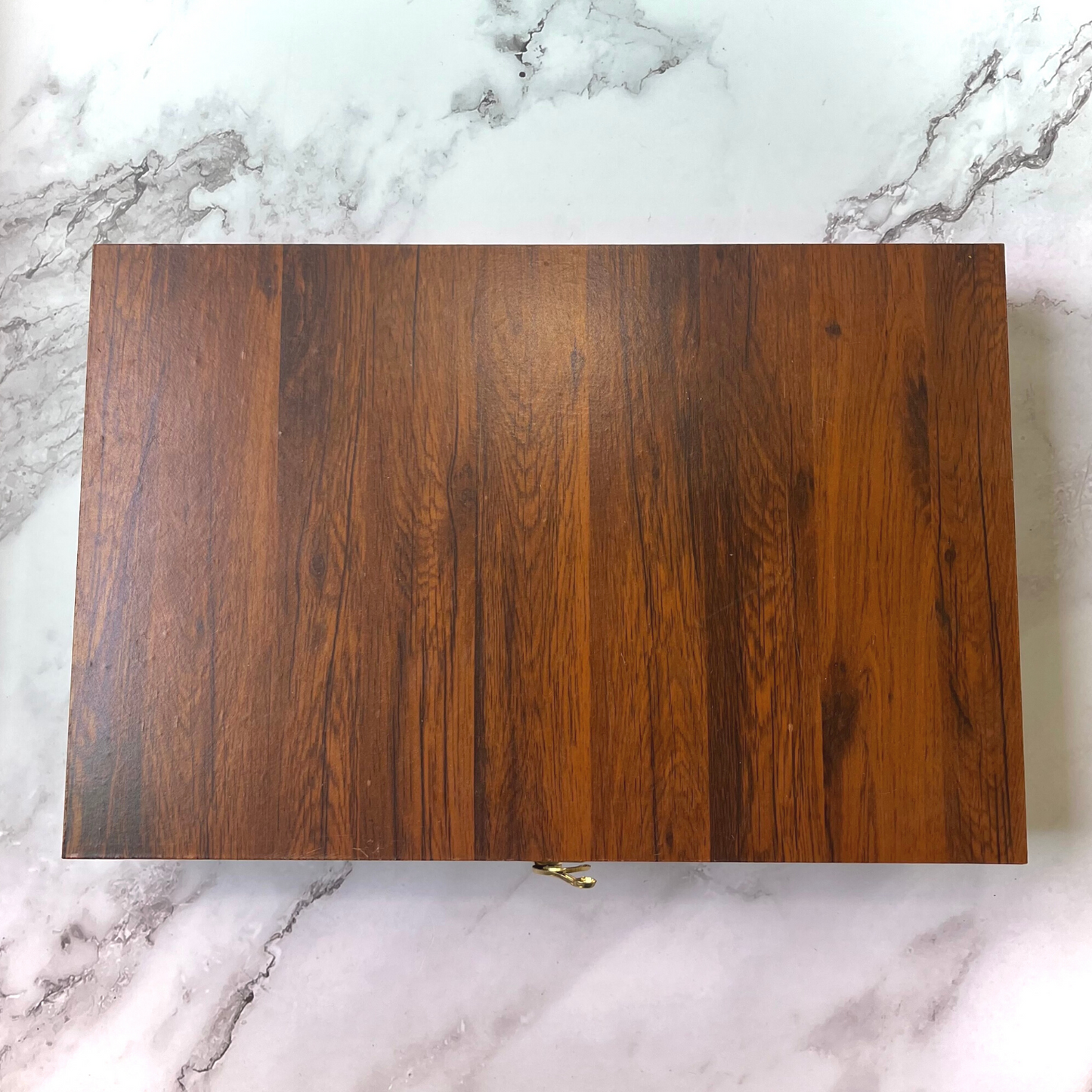 The NutJob - Dried Fruits & Nuts Premium Wooden Gift Box - Nuts, Dried Fruits, Chocolate - Gift Box - 500g (Blueberry)