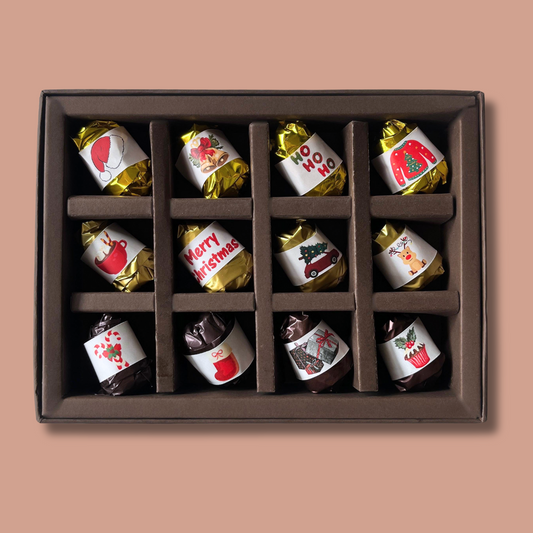 Christmas Gift Box - Almond and Chocolate Dates - 12 Pieces