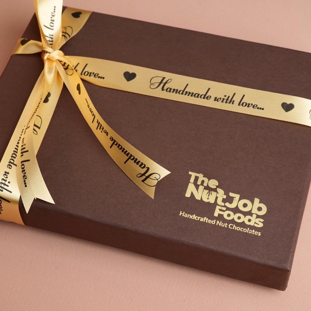 Christmas Gift Box - Almond and Chocolate Dates - 12 Pieces